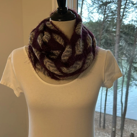 Anthropologie, “Do everything in love”, Inifinity Scarf, NWOT - Picture 2 of 6